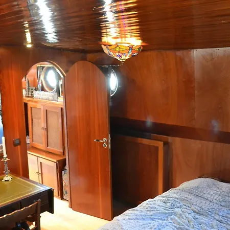 Warm Art Deco Houseboat Amstel River Апартаменты Амстердам